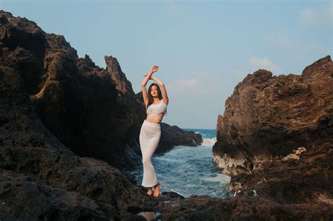 Diễn viên Thùy Anh diện bikini khoe đường cong nóng bỏng