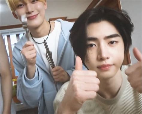 𝖲𝗎𝗇𝗈𝗈 𝖤𝗇𝗁𝗒𝗉𝖾𝗇 in Boy best friend Cute gay couples Love