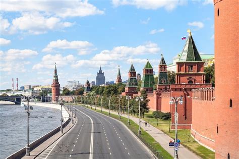 Premium Photo The Kremlin Embankment In Summer Moscow