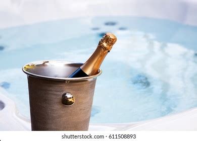 Romantic Hot Tub Champagne