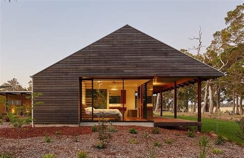 Modern Australian Farm House with Passive Solar Design