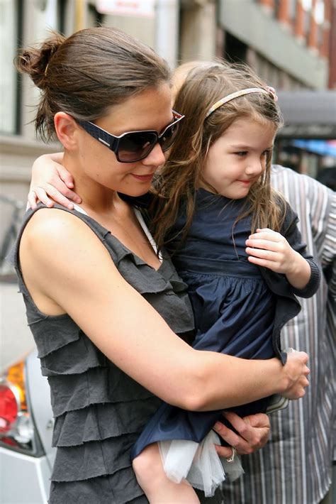 Celebrity Whereabouts: Katie Holmes and Suri in NYC