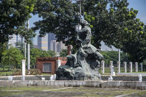 gomburza monument located  front  national museum  fine arts