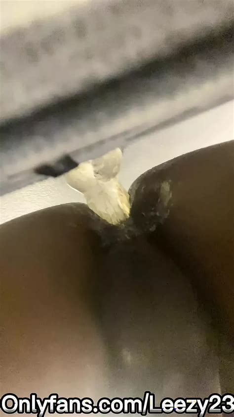 Schwarzer Teenager Reitet Dildo Im Badezimmer Xhamster