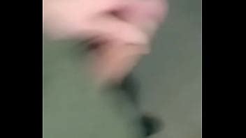 Novinho de SP mostrando pau na escada de emergência depois do trabalho XVIDEOS