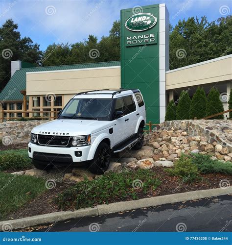 Land Rover Dealership and SUV Editorial Stock Photo - Image of roadway, dealer: 77436208