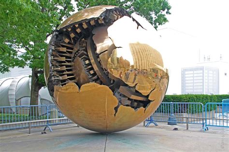 Public Art In Chicago New York City Sculptures At United Nations Plaza