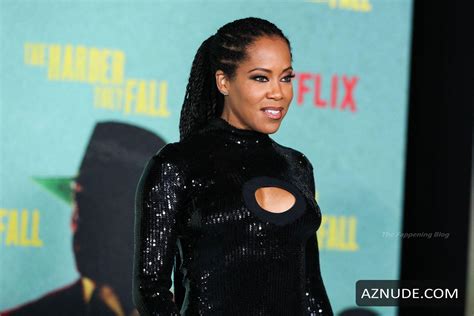Regina King Sexy Seen Showing Off Her Hot Legs And Cleavage At The Harder They Fall Premiere In
