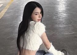 Tới Việt Nam du lịch nàng hot girl bỗng chốc nổi như cồn fan Việt nghi ngờ một chi tiết