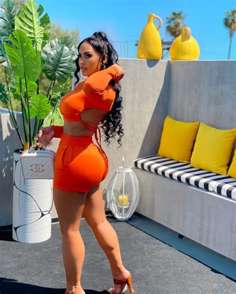 Hot Sexy Delicia Cordon Bikini Pics