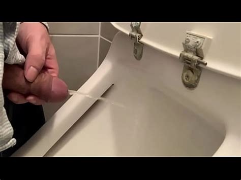 Meando En Un Urinario Xvideos
