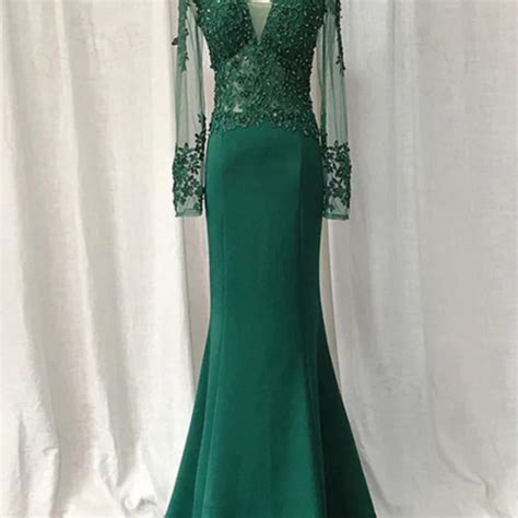 Luxury Feathers Silver Nude Dubai Evening Dress With Long Cape Sleeves Elegant Floor Length