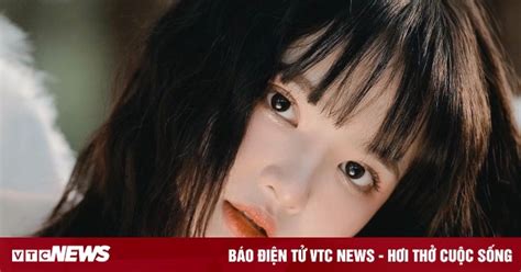 Hot girl trường Kinh tế chuẩn con nhà người ta Xinh đẹp lại học giỏi