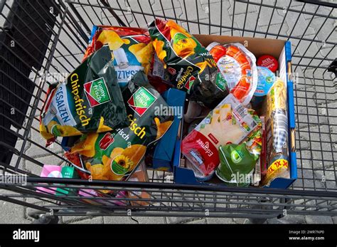 Lebensmittel Einkauf Vom Discounter Bzw Vom Supermarkt Foto Eink Ufe