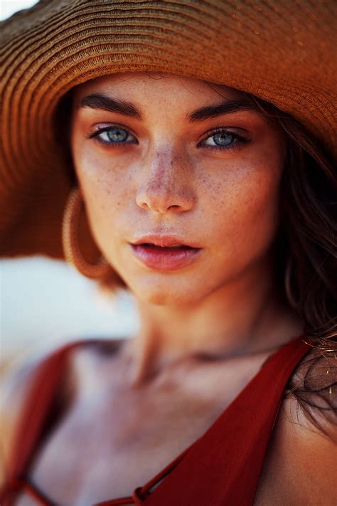 Women Looking At Viewer Face Blue Eyes Hat Portrait Display