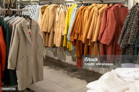 Toko Pakaian Butik Foto Stok Unduh Gambar Sekarang Belanja Jual