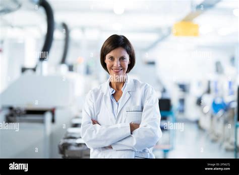 Portrait Mature Woman Technician Hi Res Stock Photography And Images Alamy