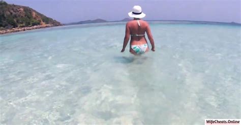 Mature Woman Exposing Her Pussy Underwater