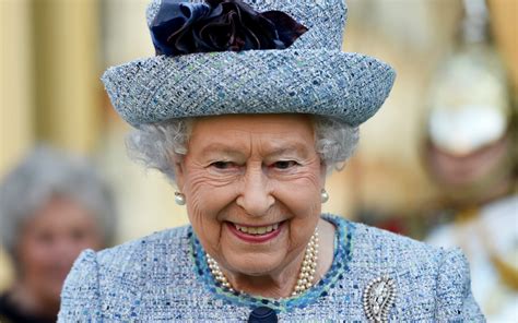 Rainha de Inglaterra resgatada pelo governo britânico para compensar ...