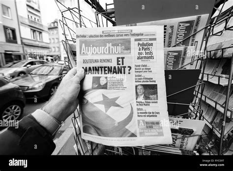 Newspapers Media French Newsstand Kiosk Hi Res Stock Photography And