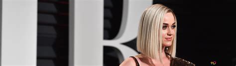 Katy Perry With Straight Blonde Hair And A Glamorous Outfit Before A 4K