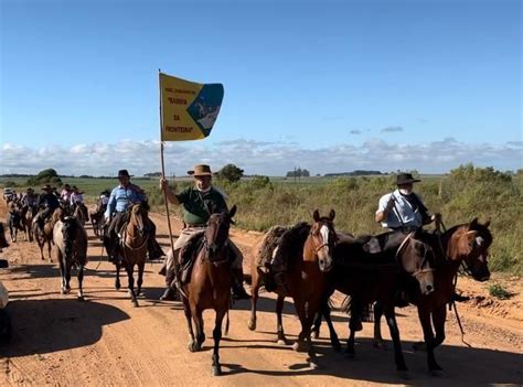 Cavalarianos Enfrentam Mais De Quil Metros Em Busca De Imagem De