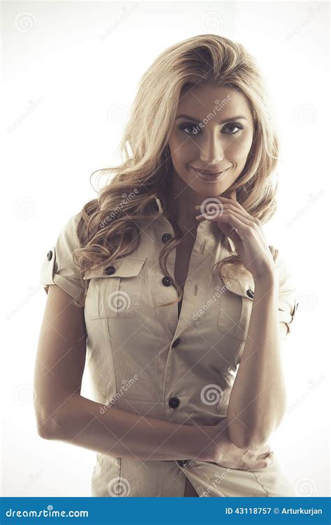 Mooie Jonge Volwassen Vrouw Stock Afbeelding Image Of Brunette Wijfje