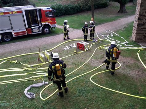 Übung im Sinziger Schloss Freiwillige Feuerwehr Sinzig