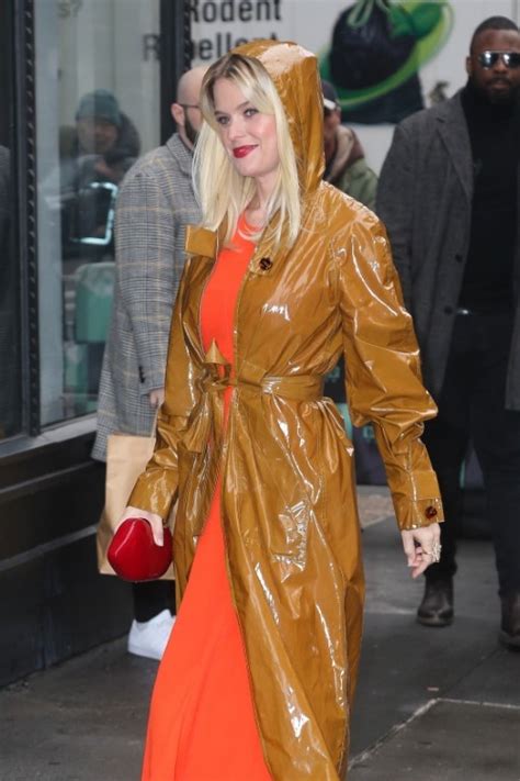 Alice Eve Smiling For Her Fans Naked Porn Pic XPicsly