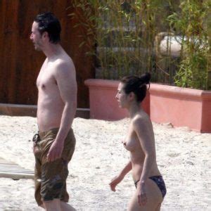 Keanu Reeves Girlfriend China Chow Showed Nude Tits At The Beach Scandal Planet