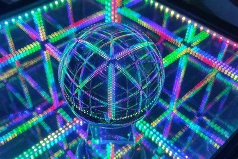 Светодиодный Куб бесконечности: Реагирующий на звук