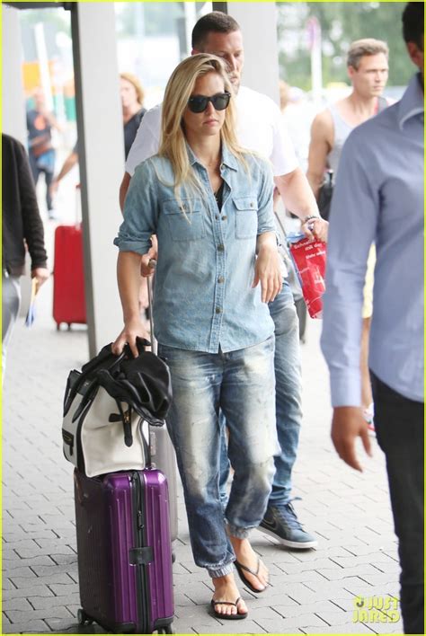 Bar Refaeli Makes A Huge Splash With Her Sexy Bikini Body Photo Bar Refaeli Bikini