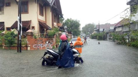 BMKG Hujan Skala 90 Persen Hingga Akhir Pekan Banjir Makassar Belum