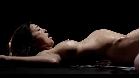 Asian Babe Emiri Momota Gets Filled With Insane Amount Of Cum And Squirts All Over The Place