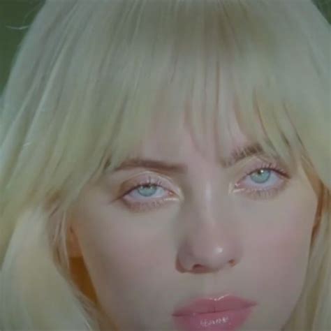 Pin de 𝕔𝕦𝕥𝕖 𝕖𝕚𝕝𝕚𝕤𝕙 em Blonde hair Billie eilish Billie Garotas