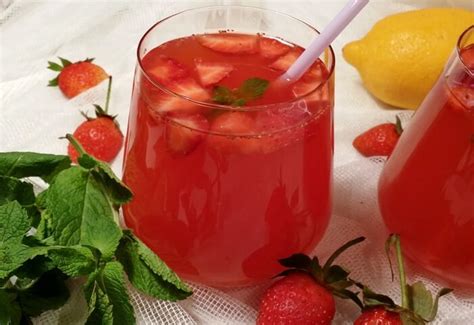 ПОТРЯСАЮЩЕ вкусный лимонад с клубникой и мятой