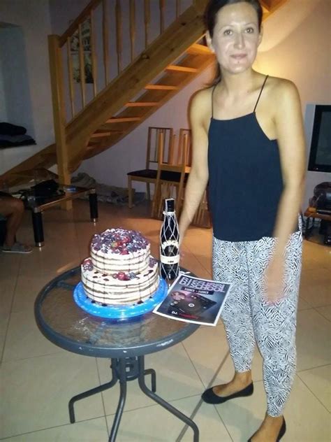 CHEZ LUCIE Naked Cake Čokoládový dort s hruškami Proseccem a skořicovým mascarpone