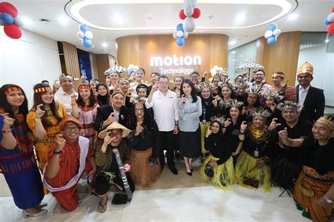 Kemeriahan Hut Ke Mnc Bank Hary Tanoe Potong Tumpeng Hingga Foto