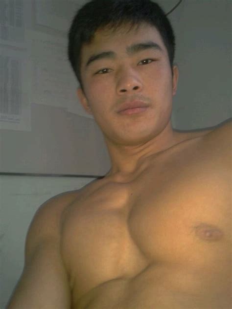 Hunk Gets Naked Queerclick