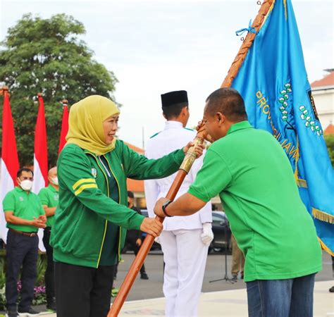 Lepas Wartawan Atlet Porwanas Kontingen Jatim Gubernur