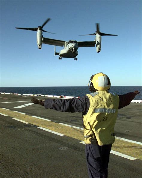 mv  osprey   landing approach   flight deck