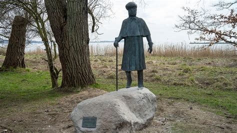 Caspar David Friedrich Statue Auf R Gen Eingeweiht Ndr De Kultur