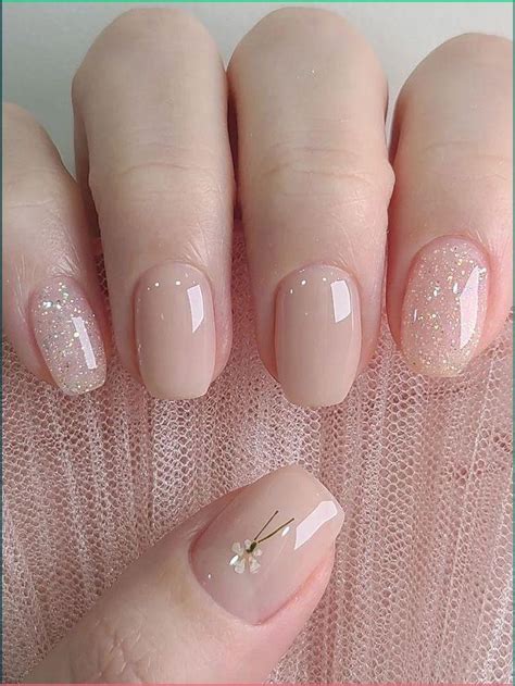 Pin By Ema On Acrylic Nails In Nude Nail Designs Gel Nails Glitter Gel Nails