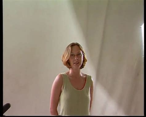 Milf Zieht Sich Im Hotelzimmer Aus Und Ffnet Ihre Schlanken Oberschenkel Xhamster