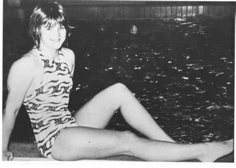 10 Hot Sexy Caren Metschuck Bikini Pics