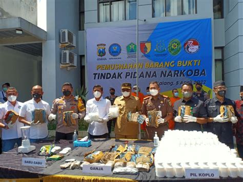 BNN Dan Polresta Malang Kota Musnahkan Belasan Kilogram Narkoba