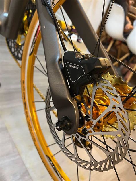 Shimano BR-UR300 flat mount disc brake w MT200lever , Sports Equipment ...