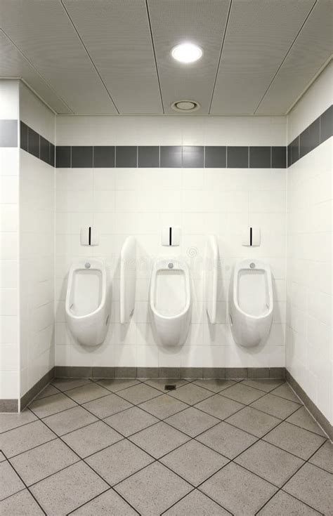 Общественный туалет стоковое изображение. изображение насчитывающей ...