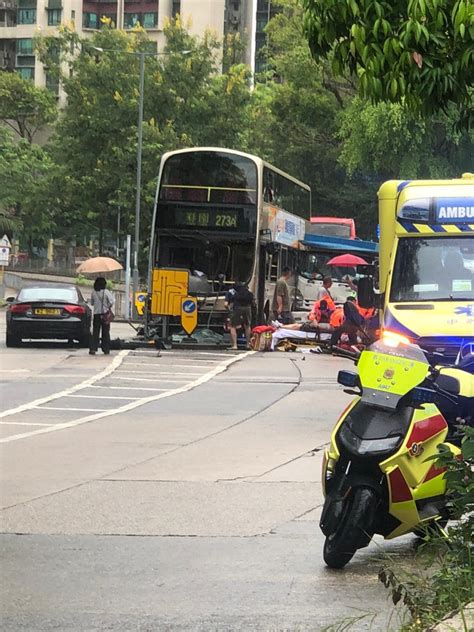 粉嶺貨車攔腰撞九巴再撼欄 8人受傷 華明路近和興村唯一行車線封閉 星島日報