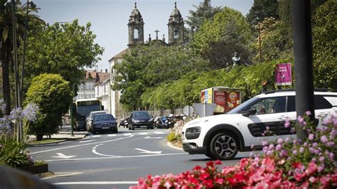 Un coche arrolla a un peatón de rebote en un paso de cebra de Santiago